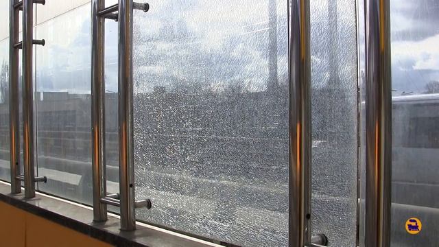 Трамвайная остановка по-киевски смотреть онлайн