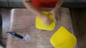 Настольный ночник на плафоне. Плафон "шар". Желтая роза из изолона. Роза 50 см.