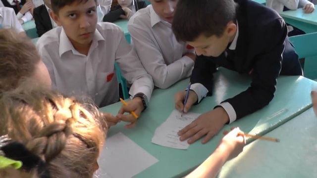 Балашовская гимназия имени Ю.А. Гарнаева провела «Осенний квест» смотреть онлайн