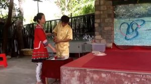 как убивают змею  НЕ СМОТРЕТЬ СЛАБОНЕРВНЫМ!!!