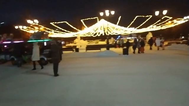 САМАЯ БОЛЬШАЯ ЖИВАЯ ЕЛЬ В РОССИИ (среди 10 городов). Влог с дочкой - часть 2 смотреть онлайн