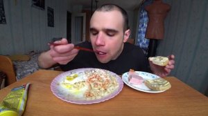 МУКБАНГ АСМР НАРЕЗКИ ЛУЧШЕЕ - МАКАРОНЫ / СОУС / ЯИЧНИЦА / МЯСО СВИНИНА Mukbang 17. 03. 2024