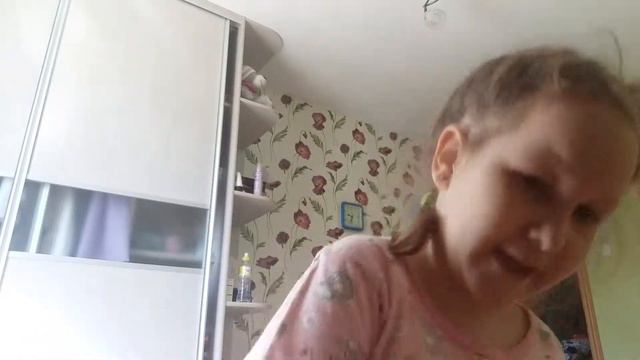 Учим лепить девочку с зонтиком