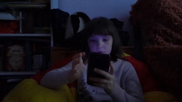 Ведьма и привидение? Или брат и сестра? смотреть онлайн