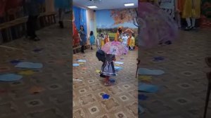 Игра " Перепрыгни через лужи"