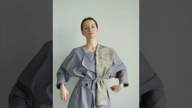 Как носить шелковый шарф с тренчем