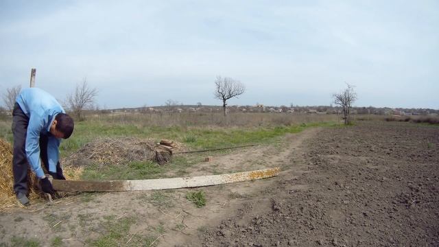 Как вытащить бетонный столбик из земли смотреть онлайн