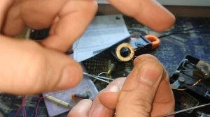 Всем у кого есть мультиметр делать обязательно! Вместо кроны разряженная батарейка ААА.