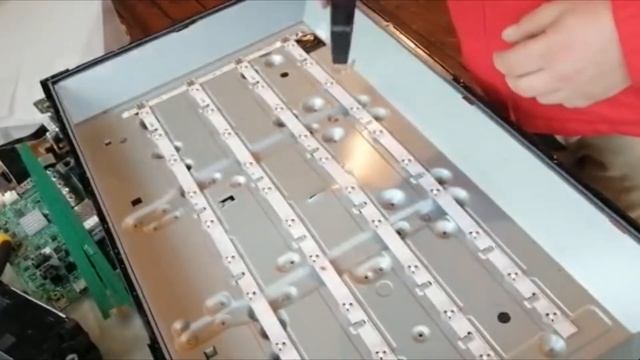 Сколько серебра, золота, меди в телевизоре Samsung. Разбор телевизионной платы на компоненты. смотреть онлайн