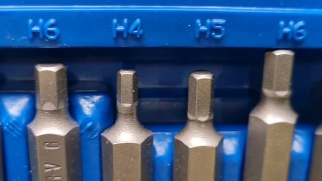 Набор специальных бит VOREL НЕХ в пластиковом боксе 15 шт., 66720 смотреть онлайн