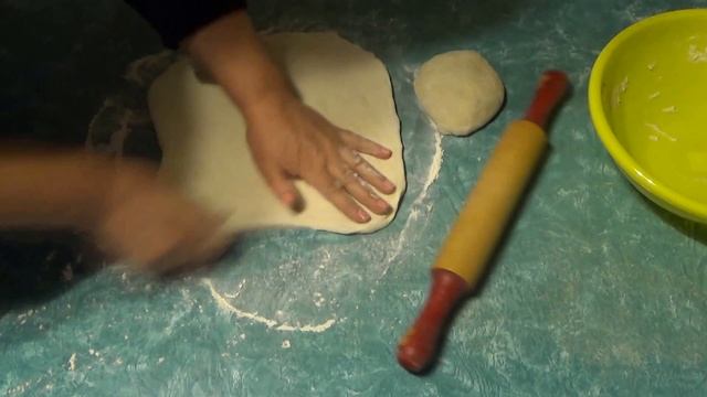 Закрытый пирог с капустой из дрожжевого теста. Мой фирменный пирог - всегда получается вкусным, ммм смотреть онлайн