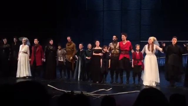 Выход актеров на поклоны после спектакля "Макбет", режиссер Сергей Землянский смотреть онлайн