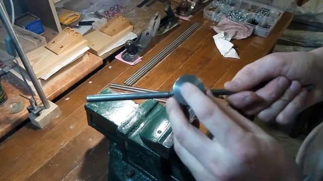 Lifehacks. Как ровно нарезать резьбу. Вторая и третья жизнь лепесткового круга. смотреть онлайн