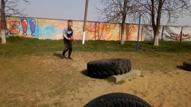 ПОКАЗУЕМ КАК ПРАВИЛЬНО ДЕЛАТЬ САЛЬТО смотреть онлайн