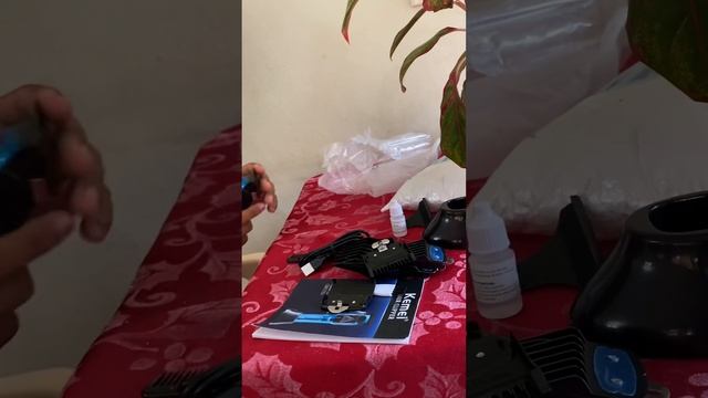 Kemei KM-1763 y KM-2299 смотреть онлайн