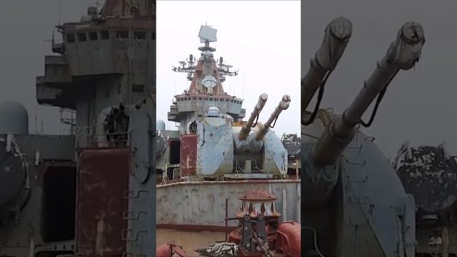 Ракетный крейсер "Украина". Вполне соответствует название содержимому.