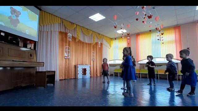 Танцевальное упражнение "Кто как ходит" озвучка И.Прахневич, слова О. Александрова смотреть онлайн