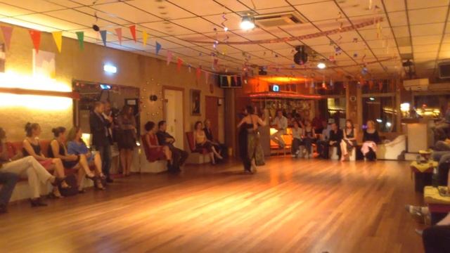 Matteo Manferdini and Silvia Mezzasoma in Milonga Firulete, Den Haag (3), Milonga Brava смотреть онлайн