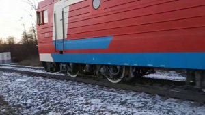 Электровоз (Кирпич) ЭП1-188 с пассажирским поездом ,,Арктика"