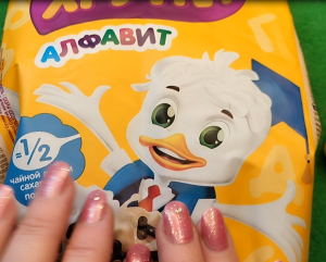 Хрустящий завтрак алфавит и леденцы. АСРМ распаковка сладостей.
