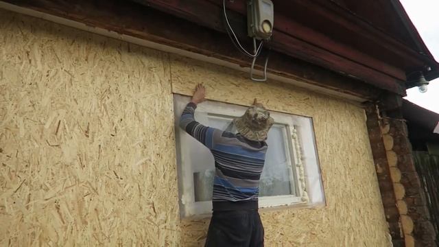 Утеплили временную стенку стройка