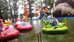 Водный аттракцион "Лебеди" в парке. г. Ижевск