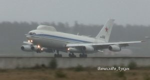 Ил-80 (Ил-86ВзПУ) Конвейер, и уход на второй круг в сильный дождь