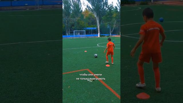 День из жизни футболго тренера. Ребята, о чем сделать следующее видео? пишем в комментах! #футбол смотреть онлайн