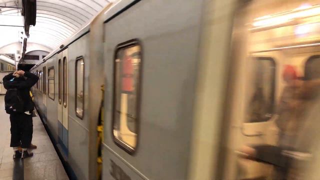 81-760/761 Ока На станции Чеховская смотреть онлайн