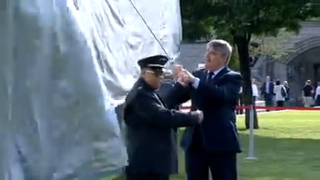 Greyhound buses launch in the UK смотреть онлайн