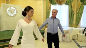 Руководитель по танцам пригласил ученицу на танец на её свадьбе