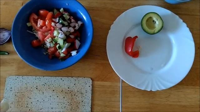 Как я готовлю салат с зеленью, овощами, семечками или проростками для профилактики ОРЗ смотреть онлайн