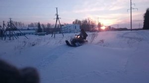 Прыжок. Снегоход. Ski-Doo Skandic SWT 550t