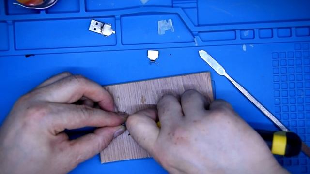 Светодиодная лампа ELECTROSTANDART. Ремонт шнура питания: замена USB штекера.