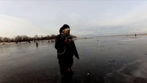 ОПУСТИЛ КАМЕРУ А ТАМ ЛОГОВО! ЖОР САЗАНА ЗИМОЙ! ЛЕСКА ТРЕЩИТ! Зимняя рыбалка 2023