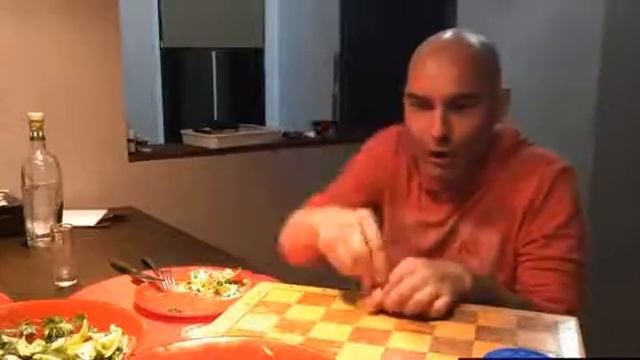 16+ Кто придумал Слонов?!! - Mr.Larry First смотреть онлайн