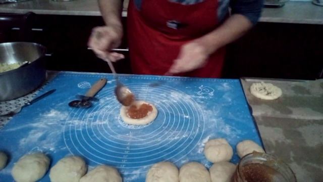 Part - 2 Как формую булочки, булочки с повидлом и штрейзель (  крошка)  чудо -чудное.