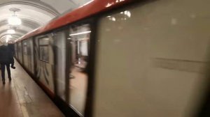 Электропоезд 81-775/776/777 "Москва 2020" въезжает на станцию Комсомольская