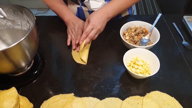 Ep1: Empanada [Odessa's Best - Food] смотреть онлайн