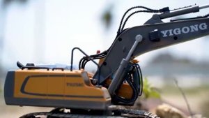 Радиоуправляемый экскаватор.