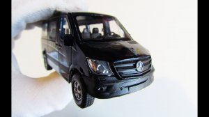 Открываю модельку машинку Mercedes-Benz Sprinter Traveliner. Распаковка и обзор. Про машинки.