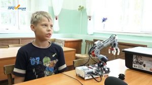 Дети делают роботов