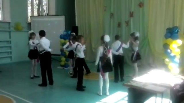 Выступление на выпускном . Вальс смотреть онлайн
