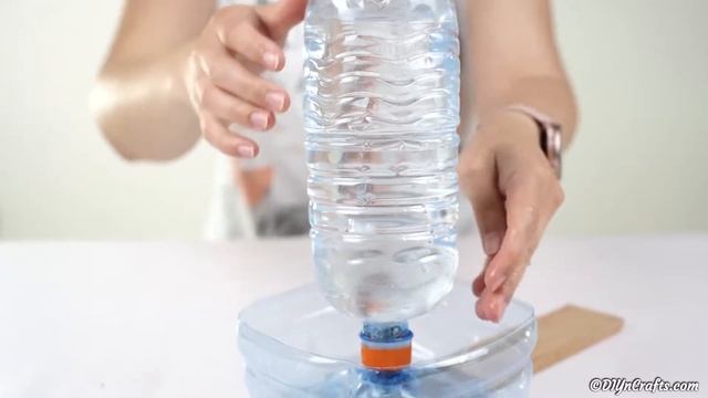 Easy DIY Plastic  Bottle Bird Water Feeder смотреть онлайн