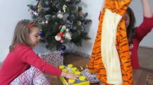 С Новым 2022 Годом! К нам пришел Дед Мороз! Сколько подарков под елкой?