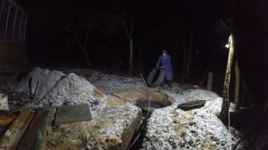 Как закопать бетонное колодезное кольцо в землю