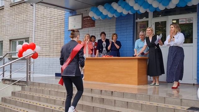 Вручение аттестатов. Школа №10. 9"Л" класс. 12 июня 2021 год. смотреть онлайн