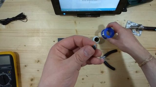 Как сделать LED светильник на солнечной батарее. Solar lamp. смотреть онлайн