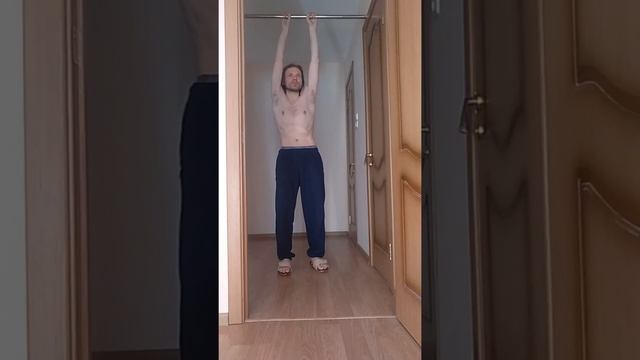 Варианты бережной растяжки на турнике спины, широчайших мышц, упражнения для гибкости и осанки смотреть онлайн