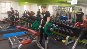 Экстремальный подъем на бицепс 70 кг на 7 повторений.